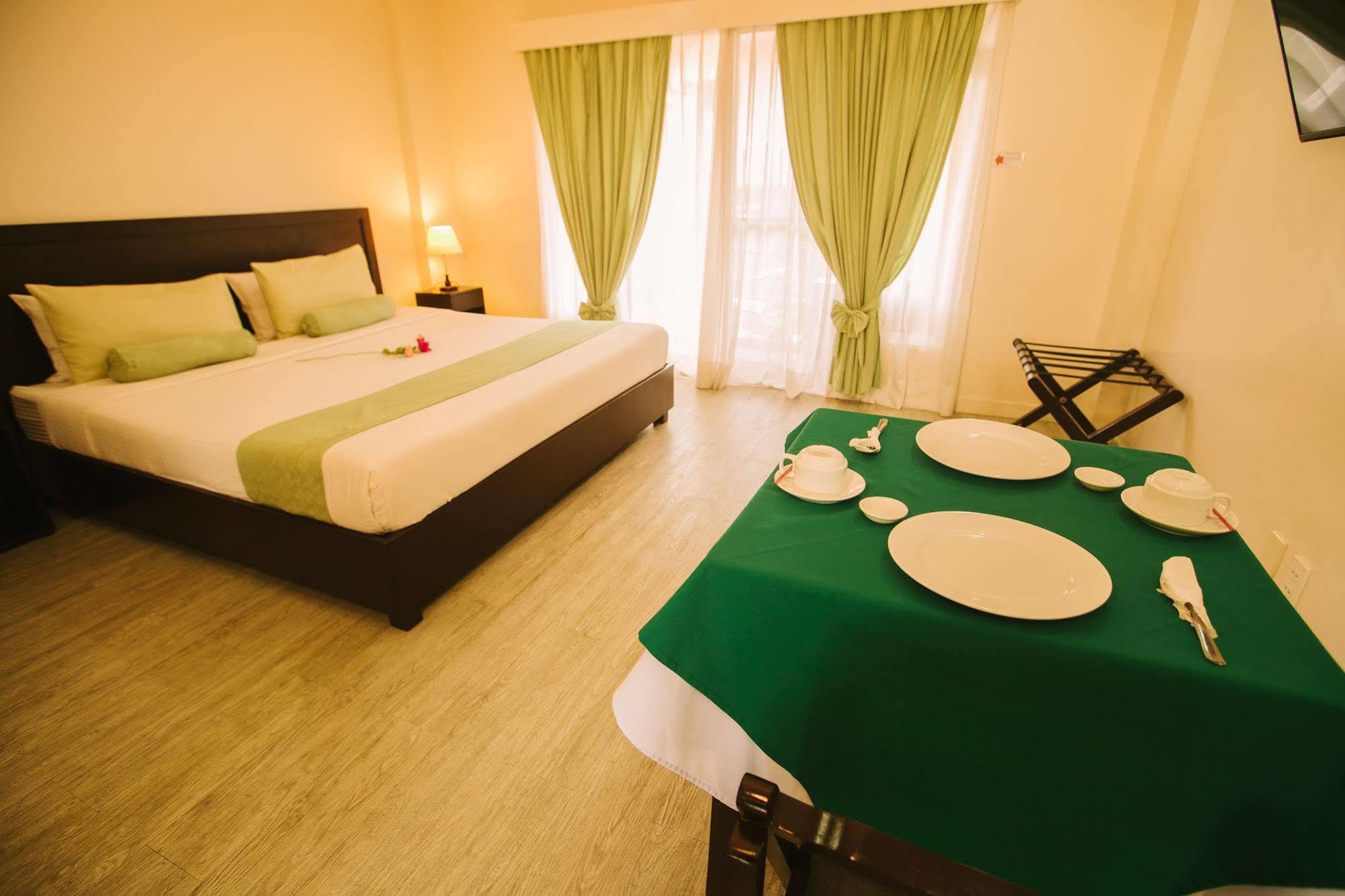 Subic Coco Hotel Olongapo Exterior foto