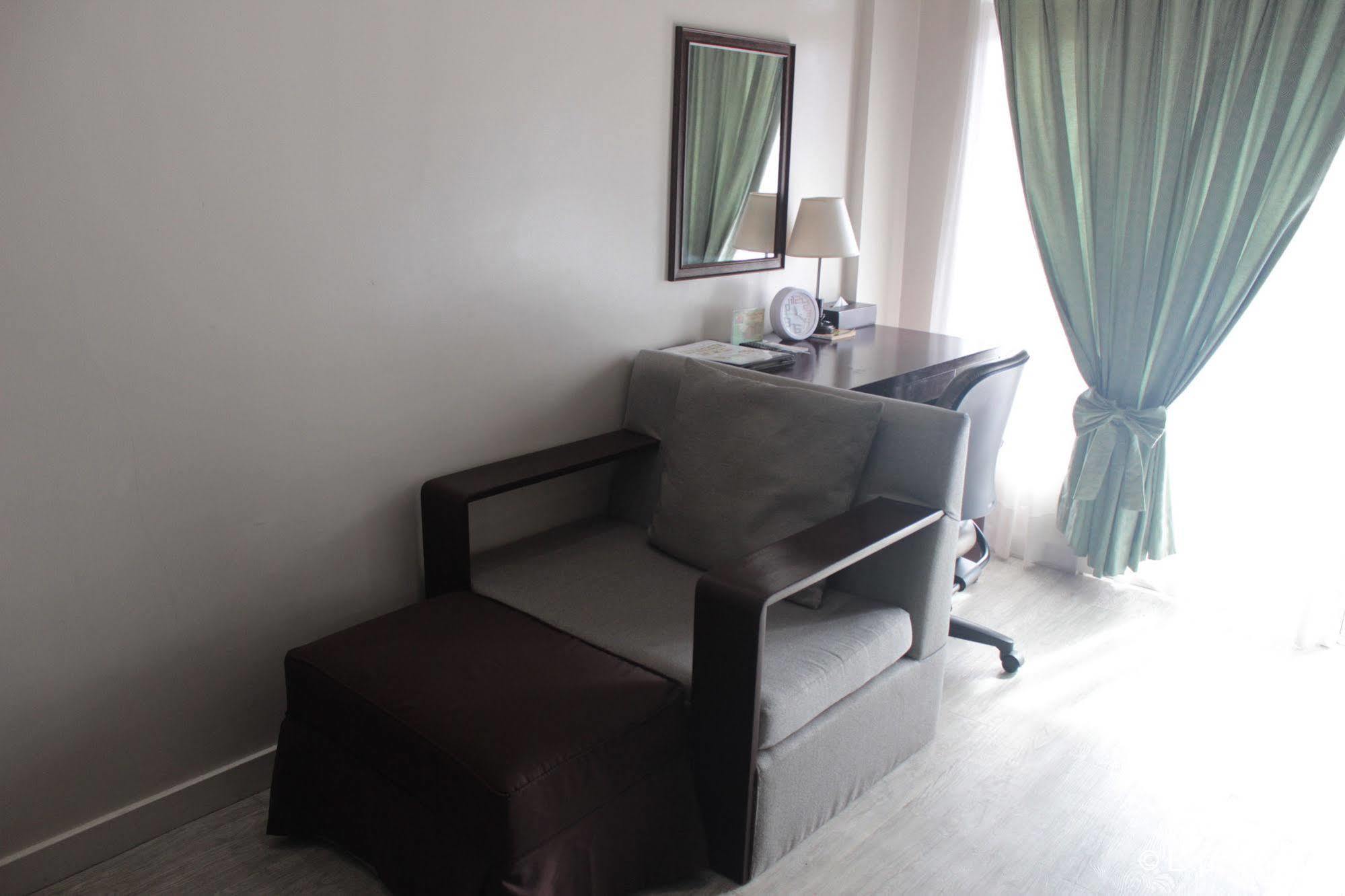 Subic Coco Hotel Olongapo Exterior foto