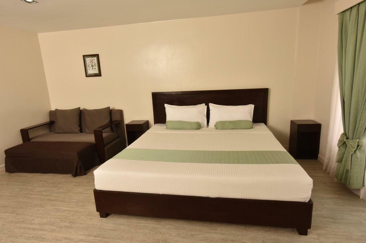 Subic Coco Hotel Olongapo Exterior foto