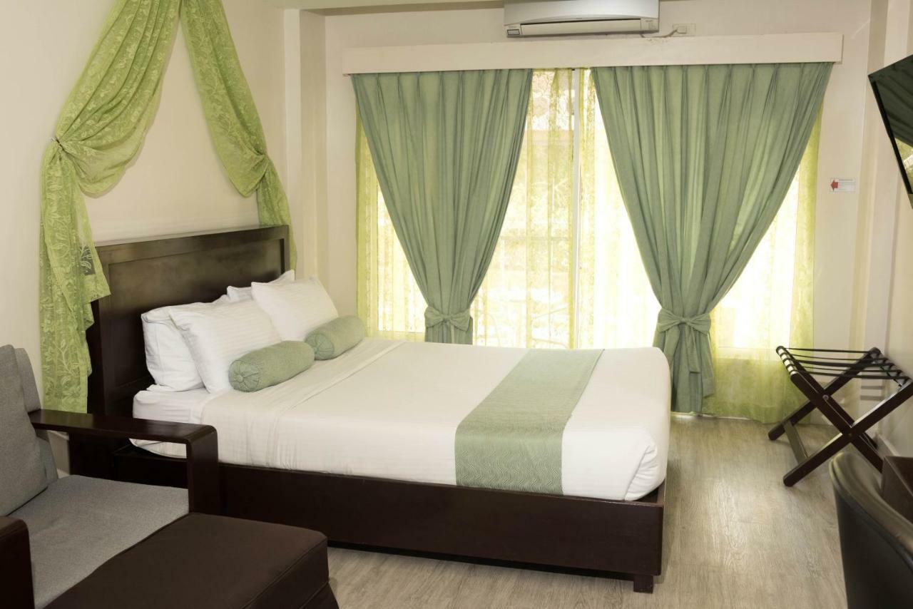 Subic Coco Hotel Olongapo Exterior foto
