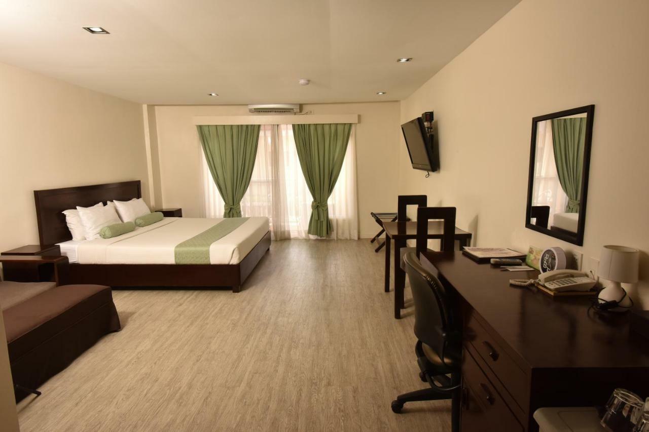 Subic Coco Hotel Olongapo Exterior foto